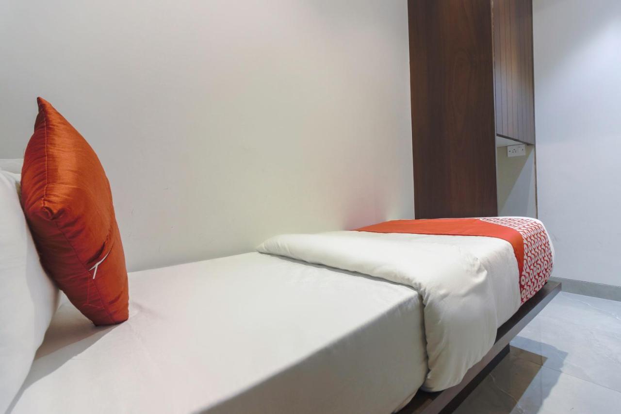 Hotel Flora Suites Мумбаи Экстерьер фото