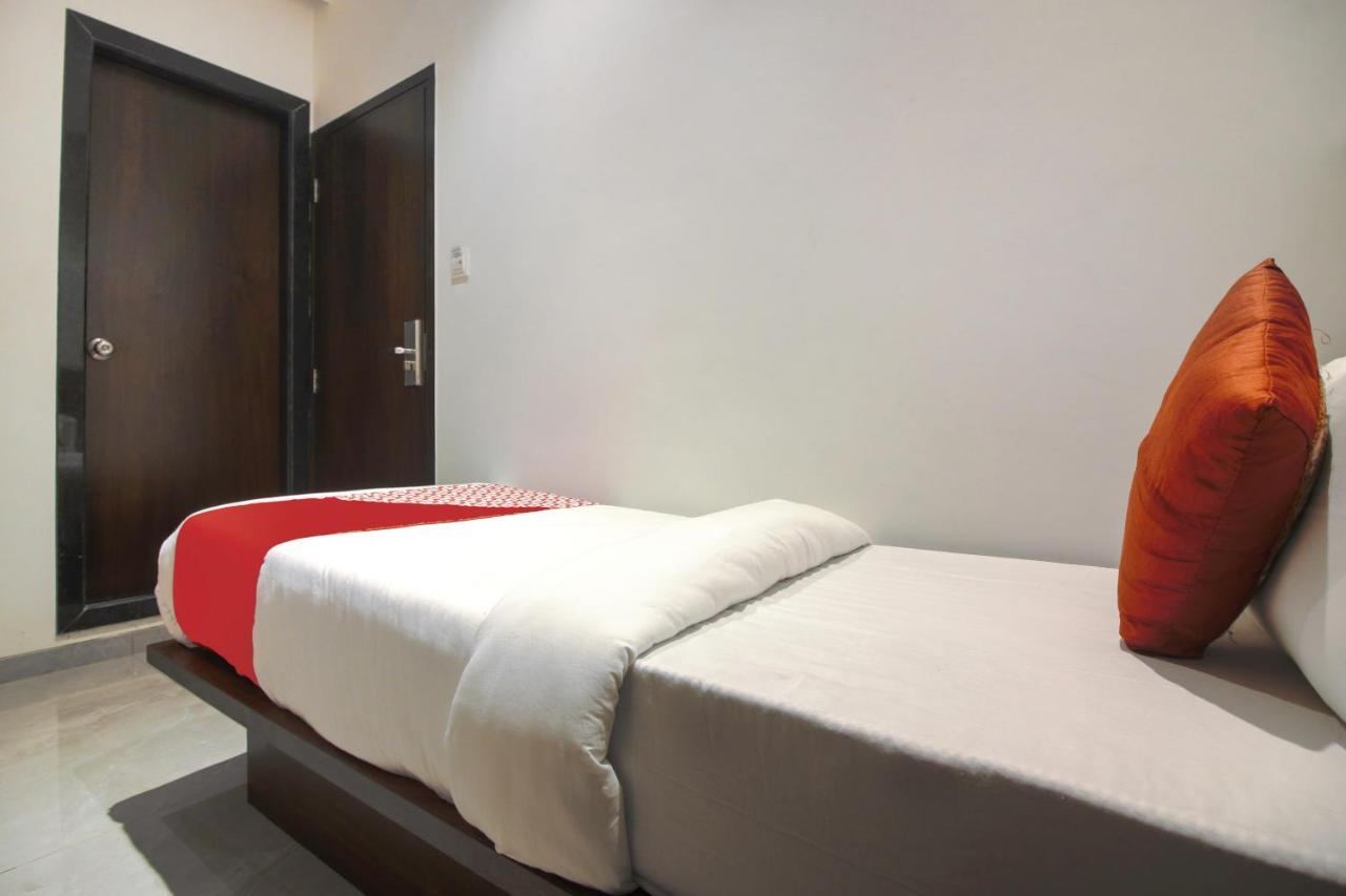 Hotel Flora Suites Мумбаи Экстерьер фото