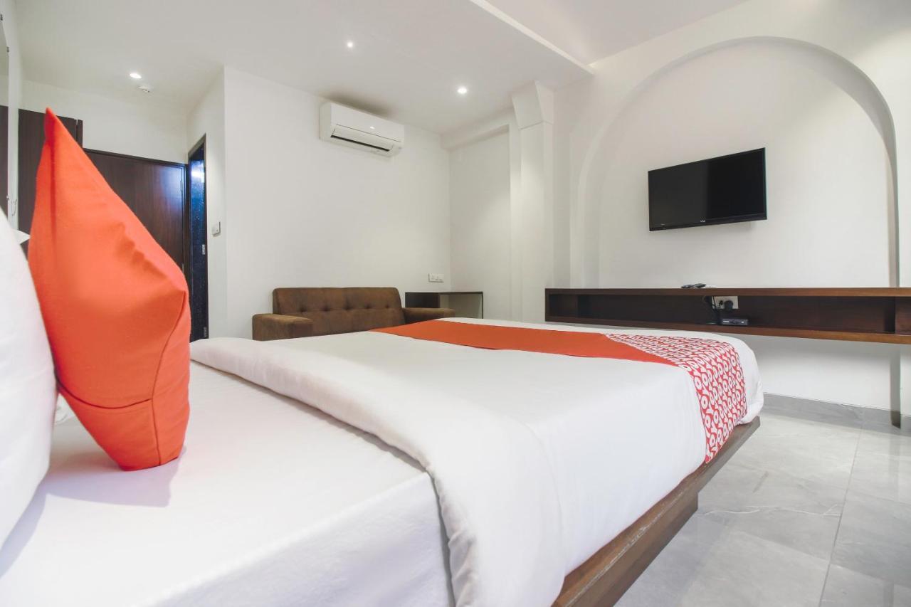 Hotel Flora Suites Мумбаи Экстерьер фото