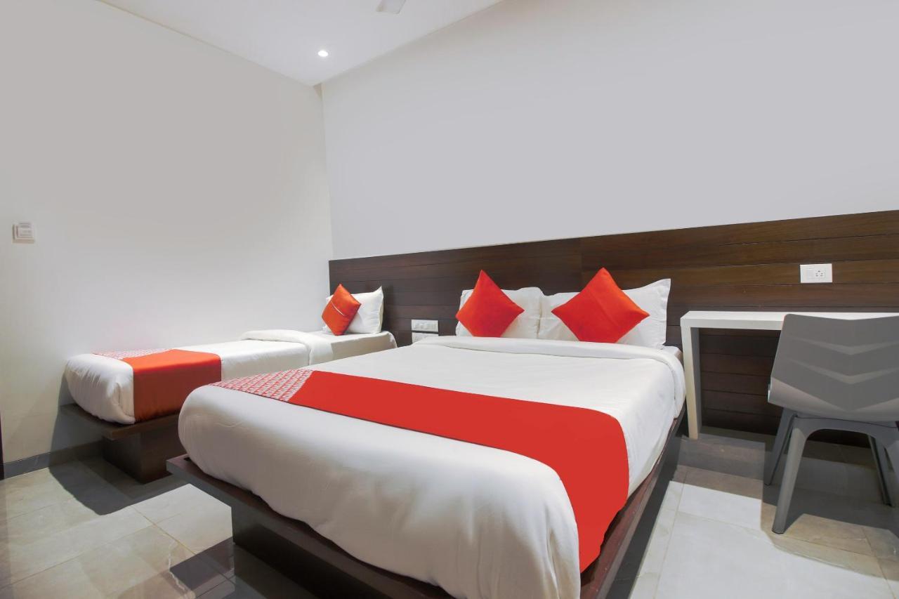 Hotel Flora Suites Мумбаи Экстерьер фото