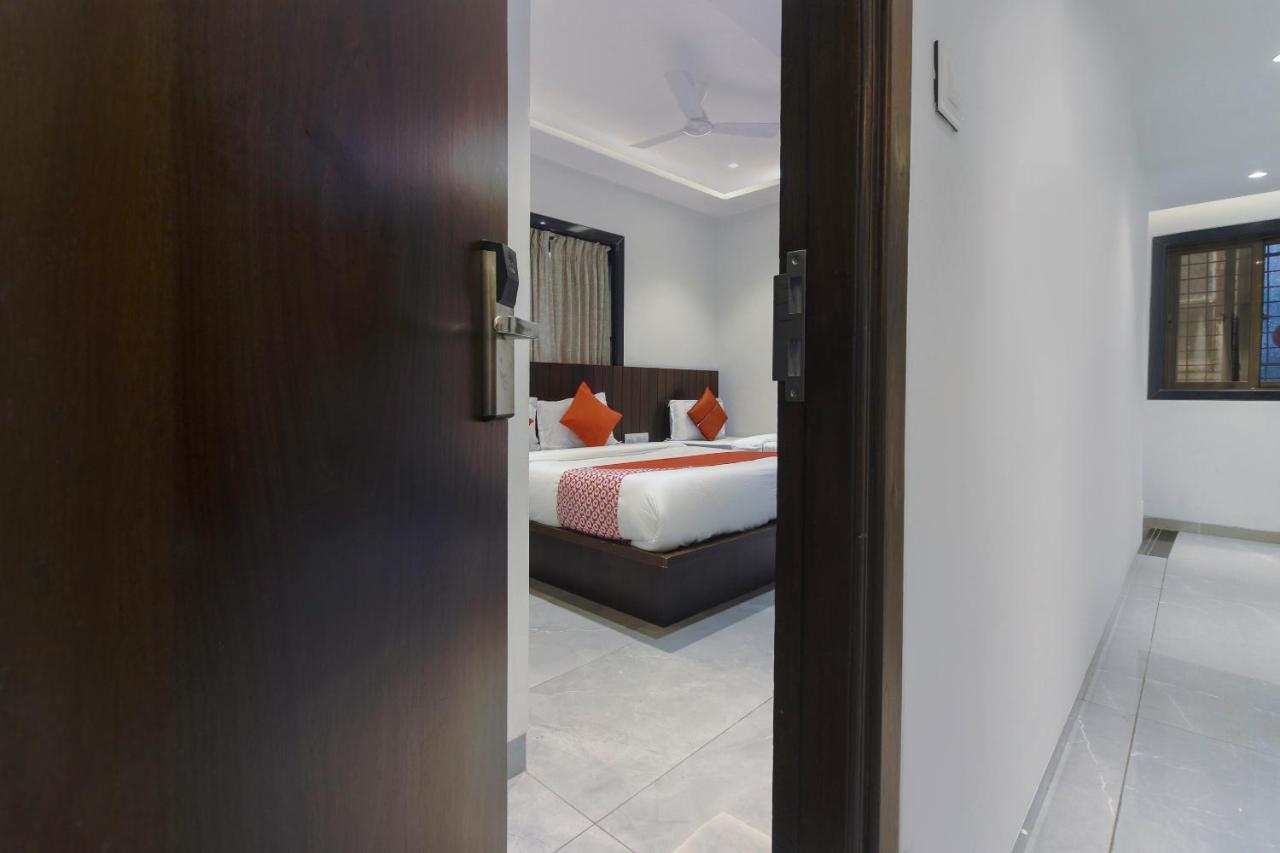 Hotel Flora Suites Мумбаи Экстерьер фото