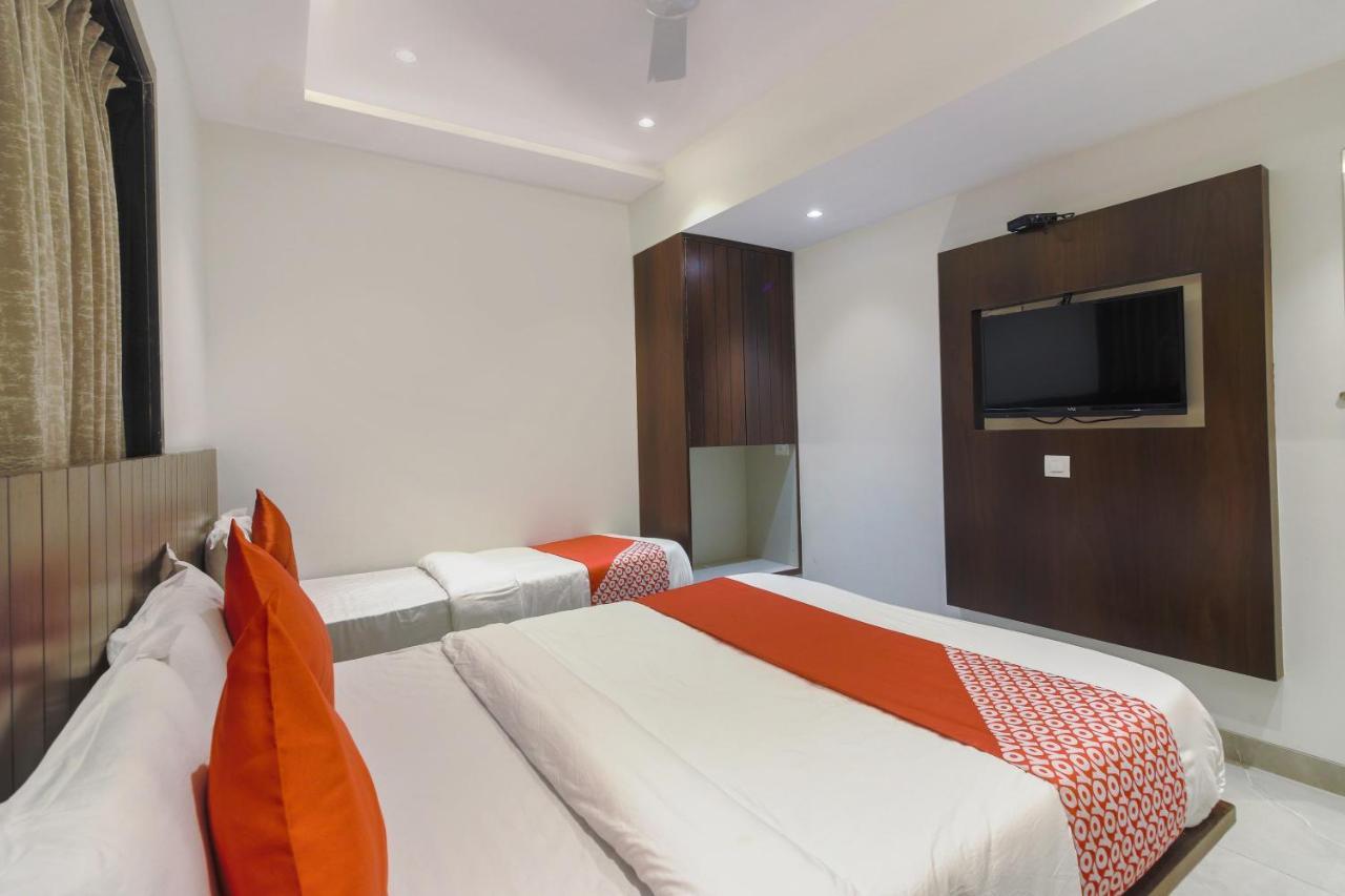 Hotel Flora Suites Мумбаи Экстерьер фото