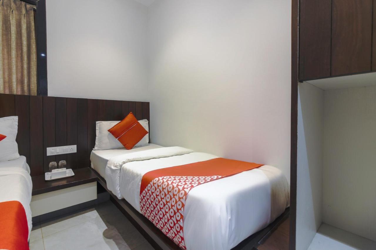 Hotel Flora Suites Мумбаи Экстерьер фото